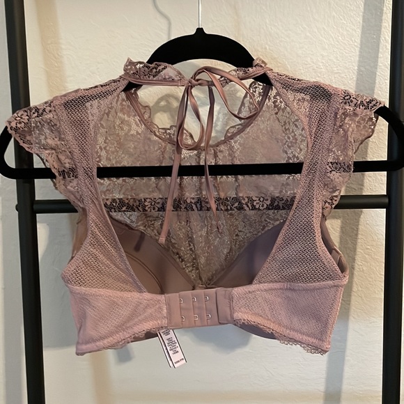 32DD NWOT Funky Victoria’s Secret bra-shirt perfect for layering 👀 - Picture 2 of 5
